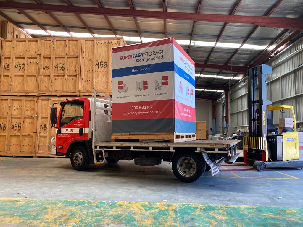 Mobile-Self-Storage-and-Traditional-Self-Storage